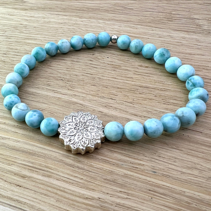 Larimar Edelsteinarmband  - mit handgemachtem Silbermandala