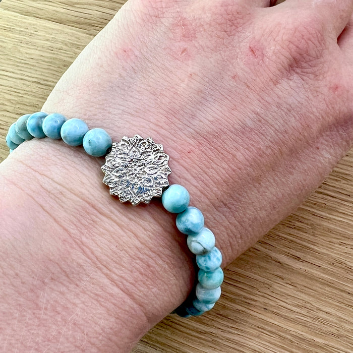 Larimar Edelsteinarmband  - mit handgemachtem Silbermandala