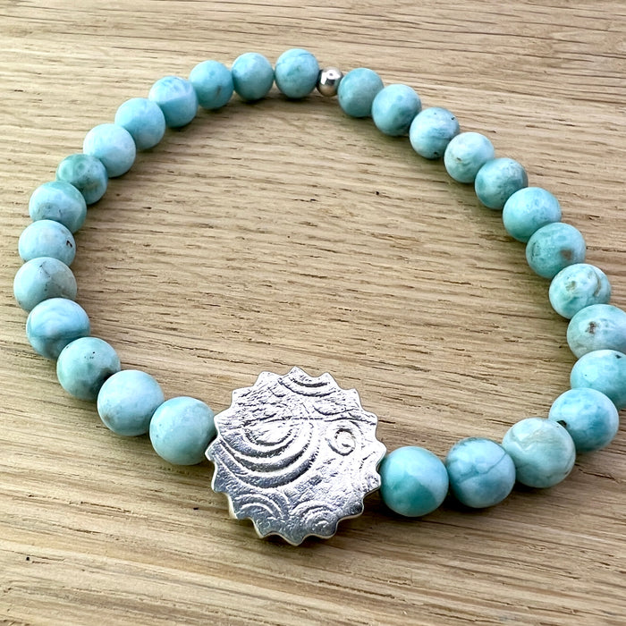 Larimar Edelsteinarmband  - mit handgemachtem Silbermandala