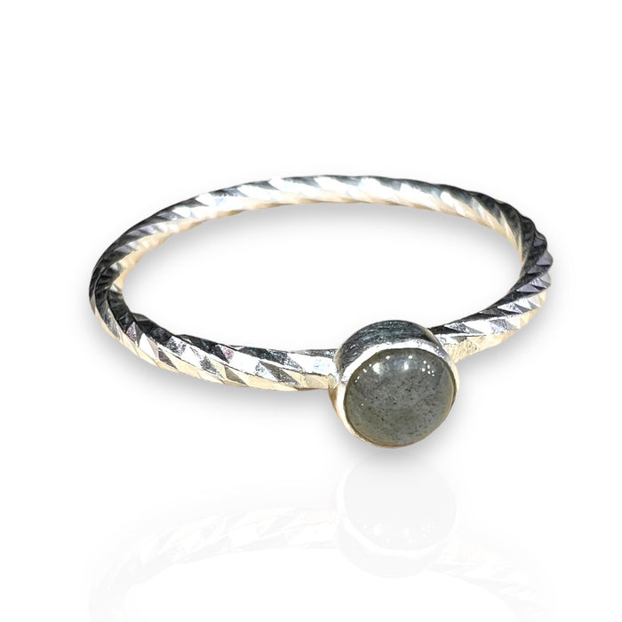 Labradorit Ring Linda - echter Labradorit mit 4 mm Durchmesser